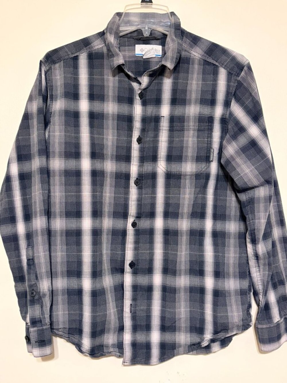 Men's Columbia Gray White Plaid Button Down Pocket Shirt Size Medium